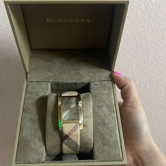 In perfect condition Burberry watch Burberry Watch | Mercari main image 4